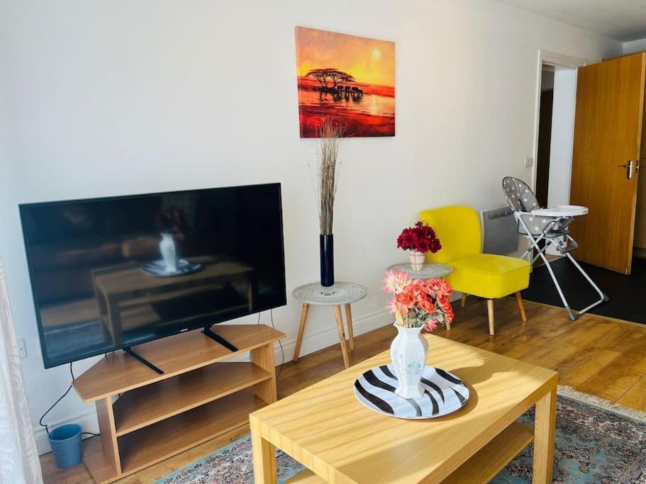 Bright And Calm Apartment - Watford Exterior foto