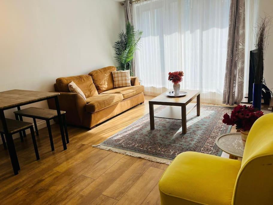 Bright And Calm Apartment - Watford Exterior foto